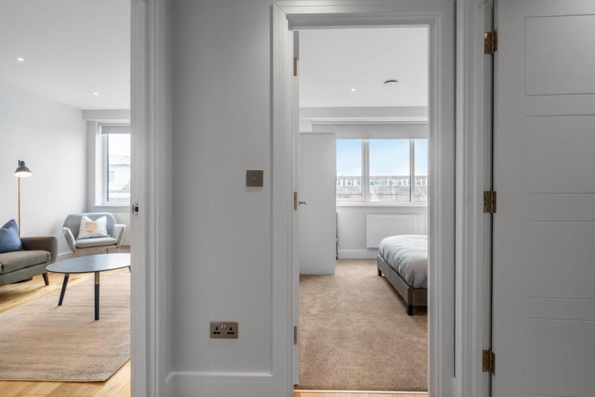 Lovely 1 Bedroom Apartment In The Heart Of Eastleigh Exterior foto