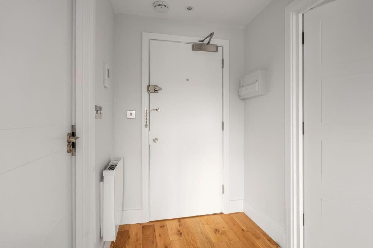 Lovely 1 Bedroom Apartment In The Heart Of Eastleigh Exterior foto